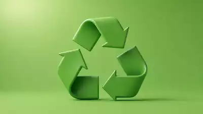 Recycling Symbol auf einem grünen Hintergrund